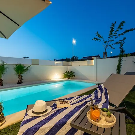 Ll Luxury With Private Pool Borik Lägenhet *